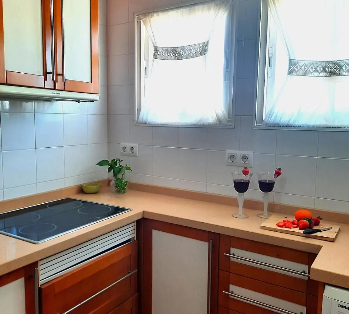 Paseo Del Rey - Fuengirola 2 Bedrooms Oceanfront Apartment スペイン